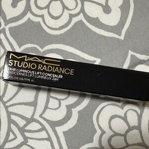Mac Studio radiance concealer